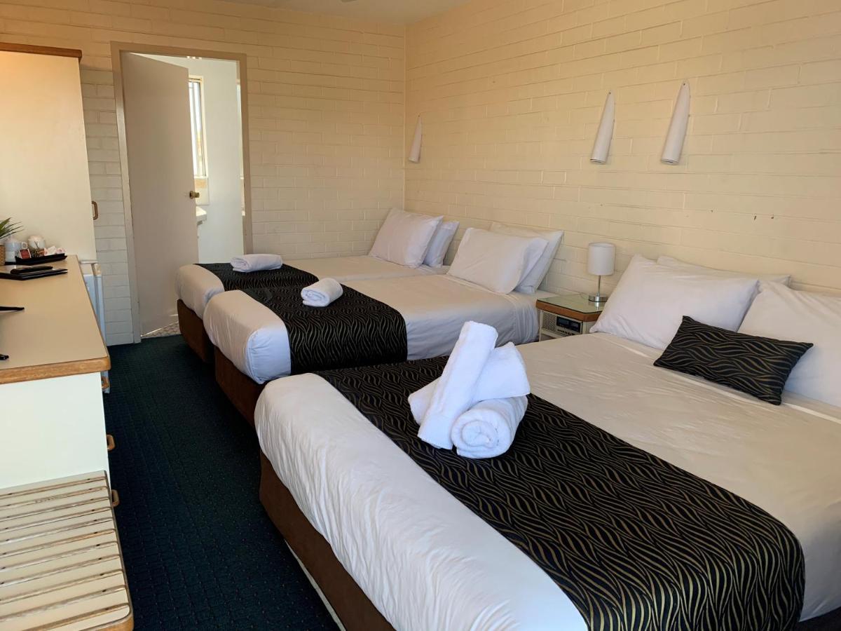 Crest Motor Inn Queanbeyan Extérieur photo