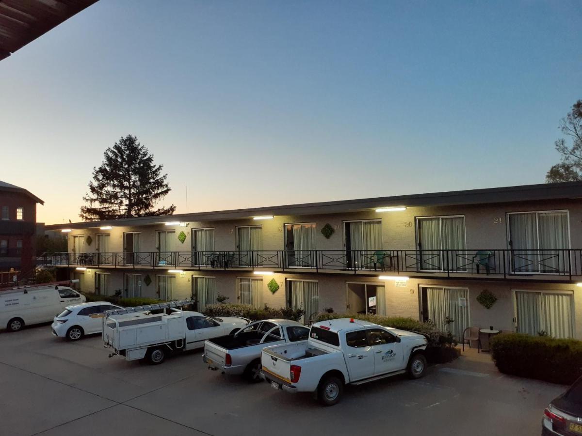 Crest Motor Inn Queanbeyan Extérieur photo