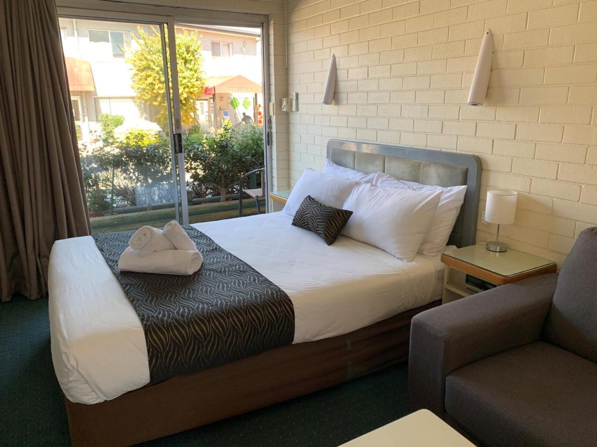 Crest Motor Inn Queanbeyan Extérieur photo