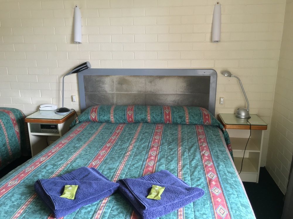 Crest Motor Inn Queanbeyan Extérieur photo