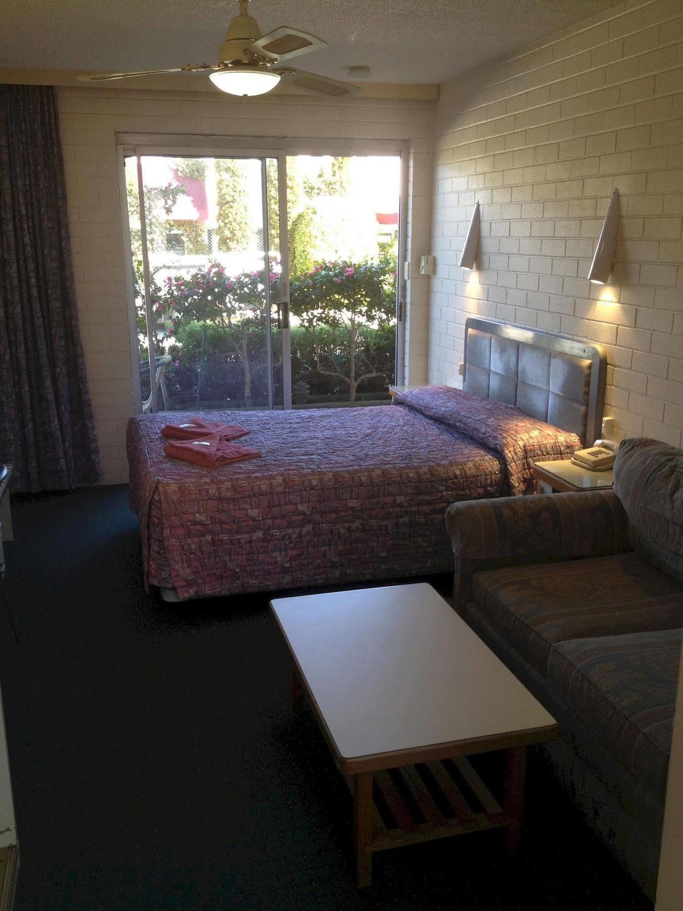 Crest Motor Inn Queanbeyan Extérieur photo