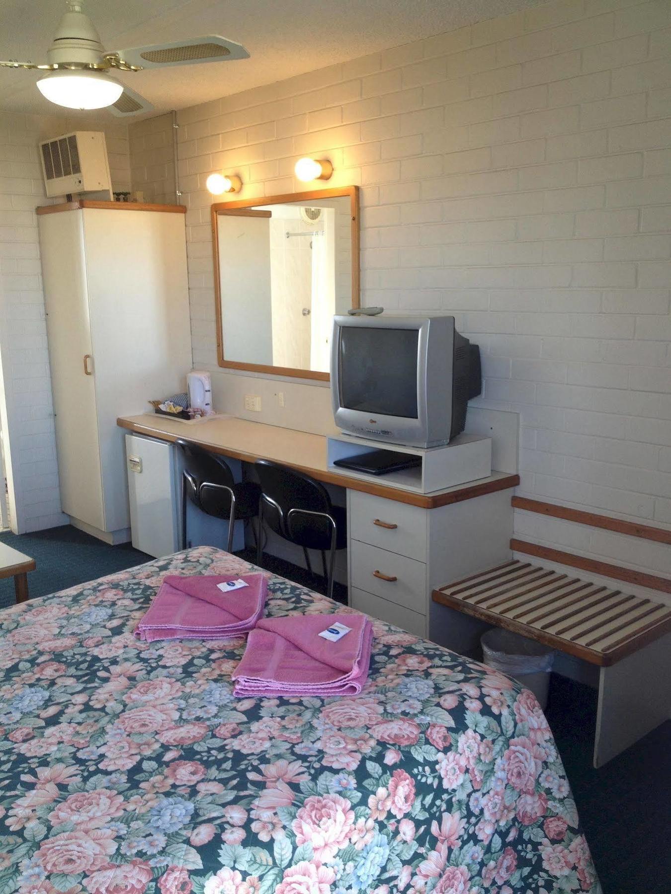 Crest Motor Inn Queanbeyan Extérieur photo