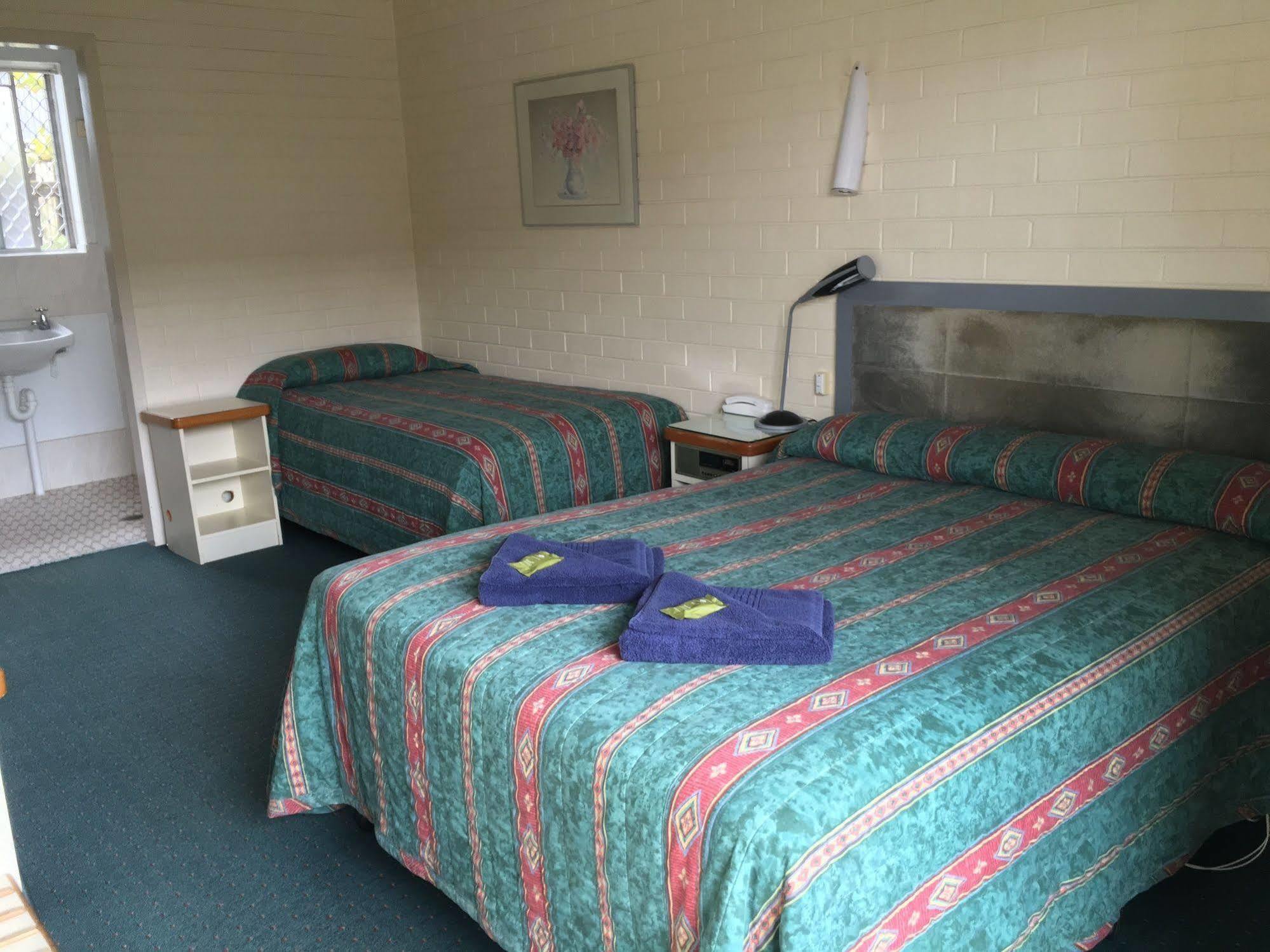 Crest Motor Inn Queanbeyan Extérieur photo