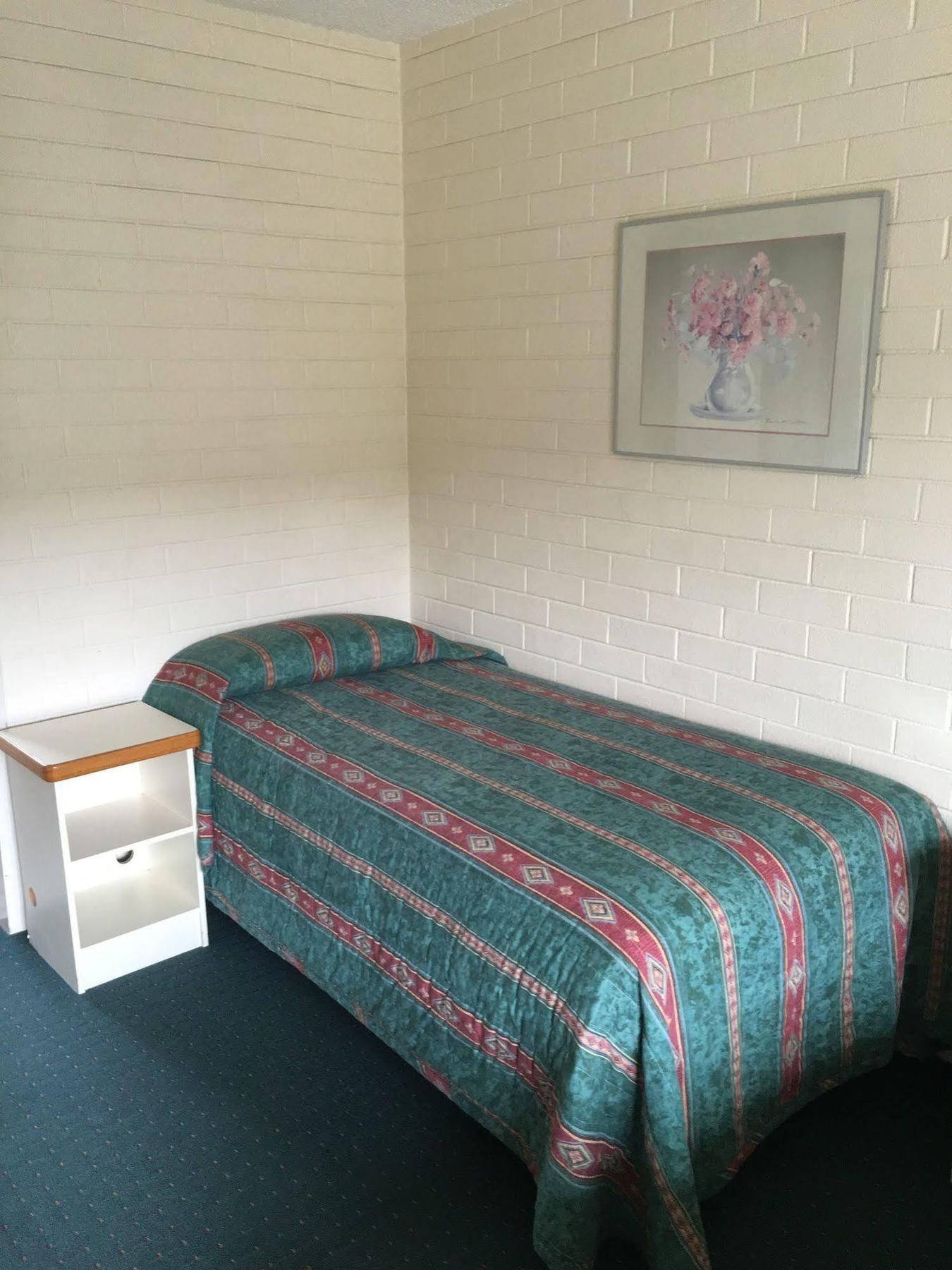 Crest Motor Inn Queanbeyan Extérieur photo